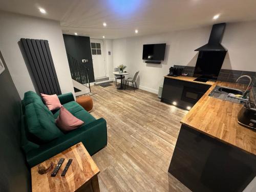Nantwich Apartment | Willow Barn - Nantwich, with Hot Tub