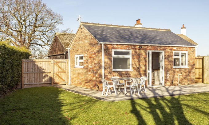 Frampton Cottage | Willow Cottage a quaint holiday cottage in Wigtoft, Boston Lincolnshiren