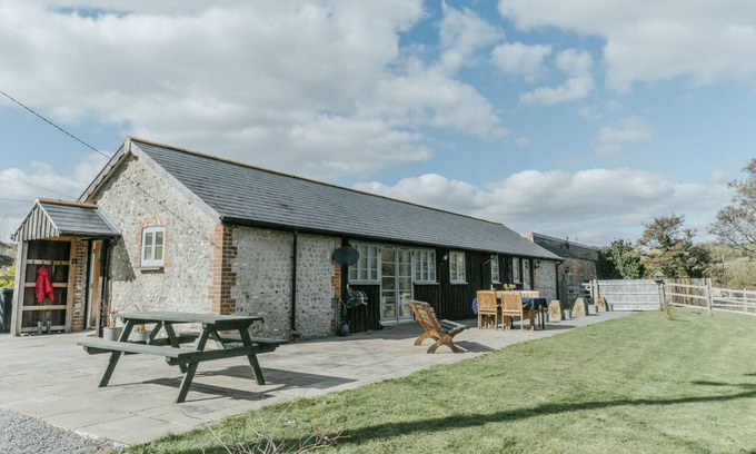 Maiden Newton Cottage | Willow Cottage - Luxury rural cottage with disable access