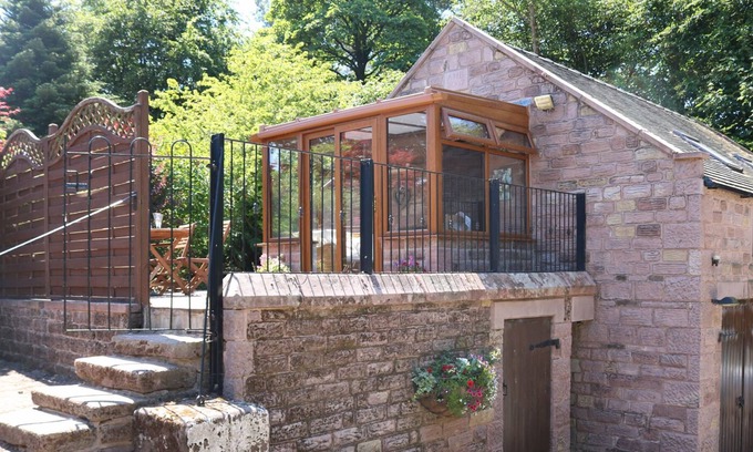 Upper Hulme Cottage | WILLOW COTTAGE, with hot tub in Upper Hulme