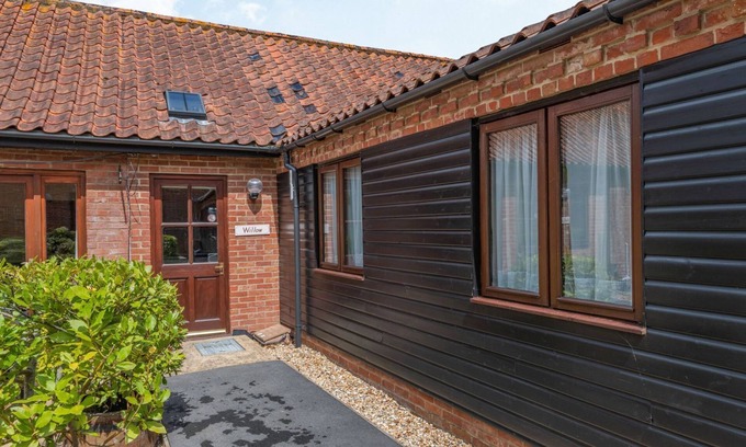 Foxley House | WILLOW, romantic, with a garden in Foulsham