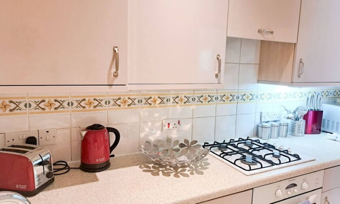 Wimbledon Apartment | Wimbledon Apartment Is a Fantastic 1 Bedroom Apartment in the centre of Wimbledon with free parking!