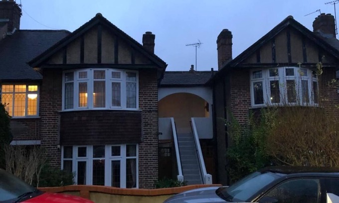 Wimbledon Park Apartment | Wimbledon Tennis flat between town and the Village