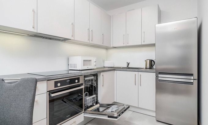 Krzyki Apartment | Wind Rose Apartments Wroclaw by Renters