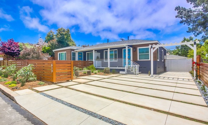 Beach Barber Tract Cottage | Windansea Family Retreat - a beautiful 3bd fully renovated home walking distance to the beach.