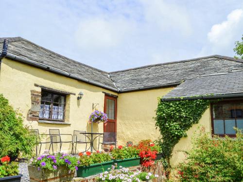 Hartland House | Windbury Cottage