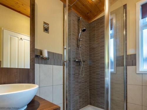Troutbeck Bridge Ski Chalet | Windermere Retreat - White Cross Bay Holiday Park