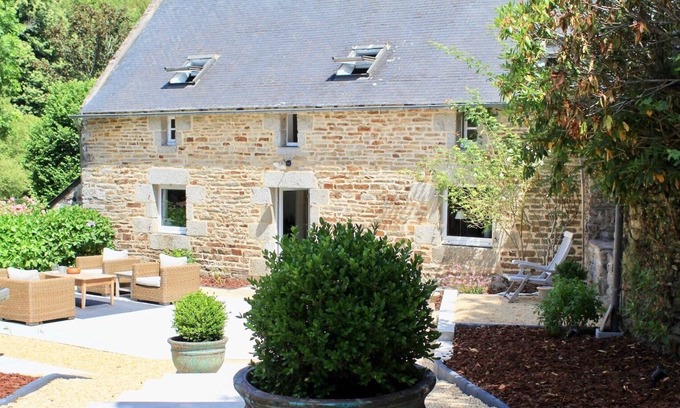 Melgven House | Windmill near Concarneau