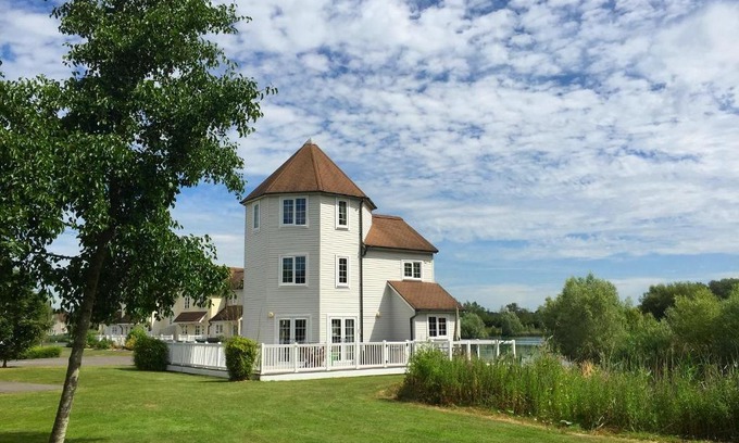 South Cerney House | Windrush Turret Lodge