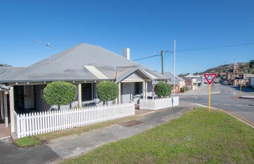 Albany House | Windsor Cottage - CBD central location