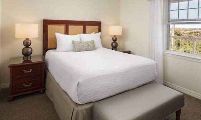 Key West Hotel | Windward Point Beachfront Resort, Hot Tub, Pool