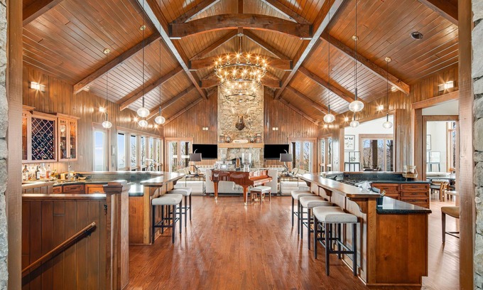 Sapphire Cabin | Windy Hill Lodge, A LUXURIOUS ESTATE
