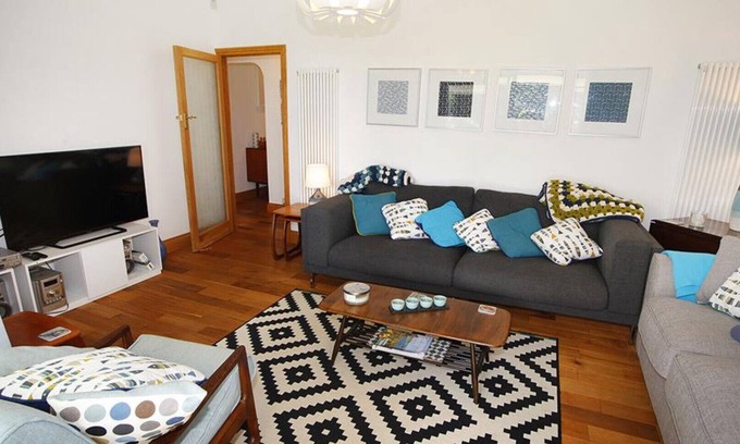 Port-Eynon House | Windy Ridge - Three Bedroom House, Sleeps 6