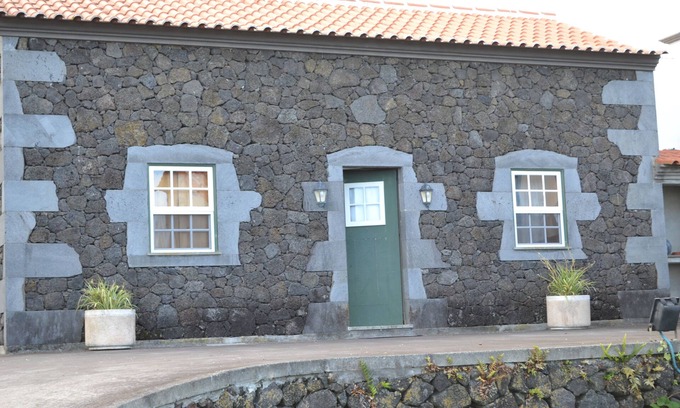 Praia da Vitoria House | Wine cellar Mendes Porto Martins