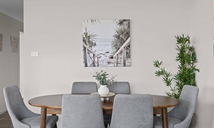 Cessnock House | Wine Country Cottage Stylish Family Getaway