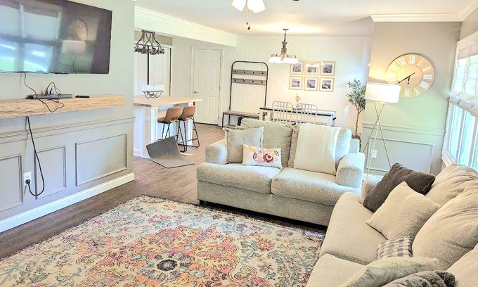 George Haywood's Lakefront House | Wine Country/ Near Geneva on the Lake