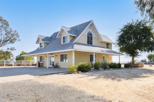 Temecula House | Wine Country Retreat Gorgeous Views Minutes to Wineries
