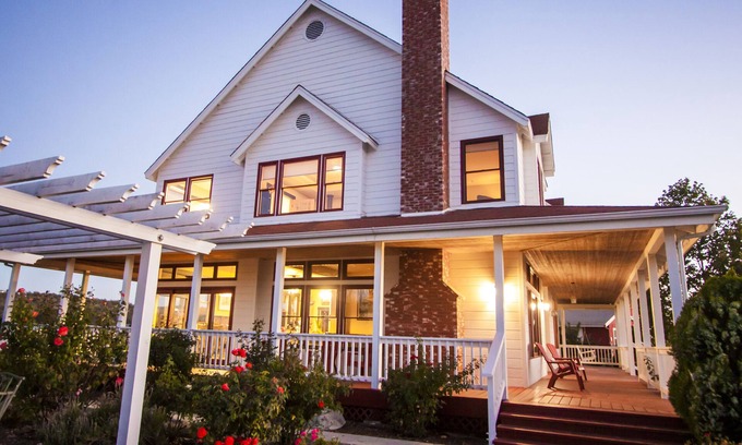 Templeton House | Wine Country Vineyard Farmhouse