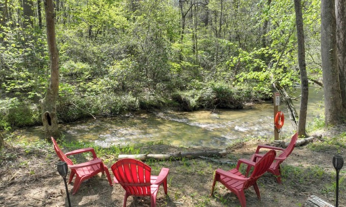 Ellijay Cabin | Wine Down at Clear Creek | Free Night Offer!