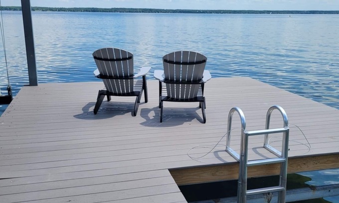 Geneva House | Wine Down Bungalow-Newly Renovated, Perfect For Two! Your private lake break!