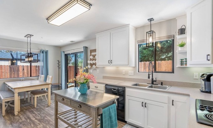 Templeton Cottage | Wine Down Getaway-Near Wineries & Tin City