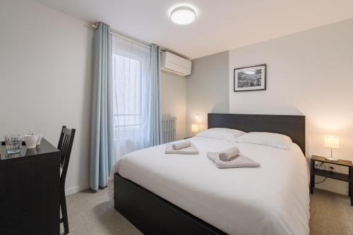 Les Chalets - Saint-Aubin - Saint-Etienne Apartment | Wine & Four - Chambre Agréable sur les Allées