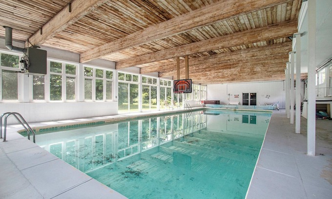 Dowagiac House | WINE, GOLF & REUNION RETREAT HOUSE