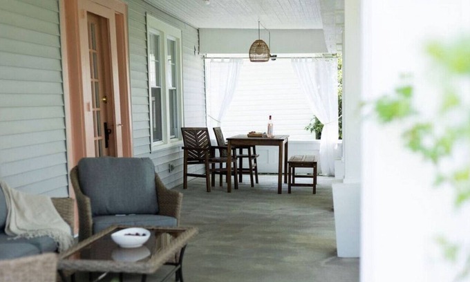 Madison Beach Cottage | Wine|Lake|Geneva-On-The Lake|CLE