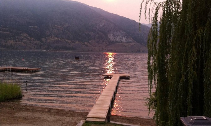 Okanagan-Similkameen House | Wine&Sun Escape! Beach &Dock.Great 4 Families & Pets! You get the whole suite.