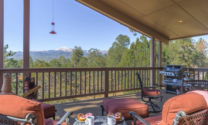 Ruidoso Ski Chalet | Wine & Wilderness: MTN Luxe Chalet/Hot Tub/Views