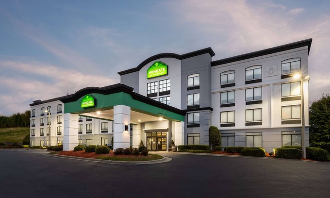 Concord Hotel | Wingate by Wyndham Charlotte Speedway/Concord
