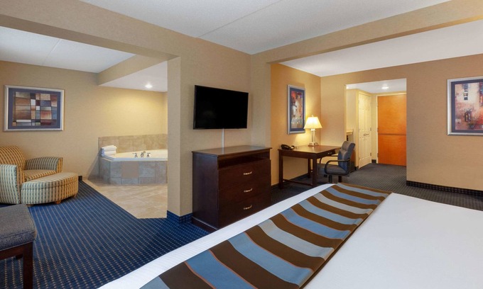 Erie Hotel | Wingate by Wyndham Erie