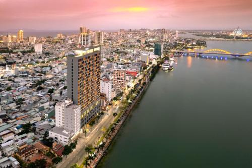 Son Tra Hotel | Wink Icon Hotel Danang Riverside - Luxury Suites - 24hrs Stay & Rooftop Pool Bar