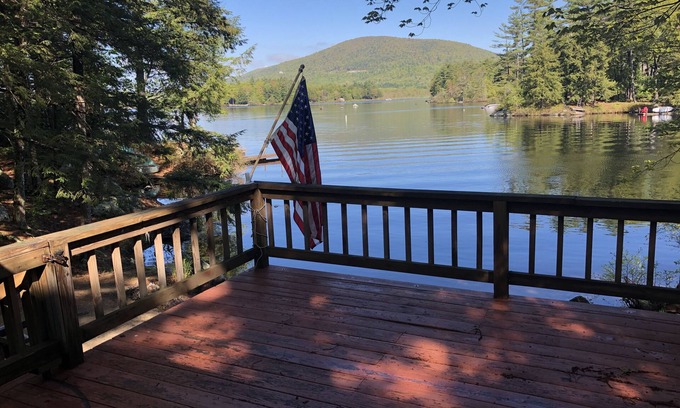 Moultonborough Cottage | Winnespaukee lake front rental with private beach