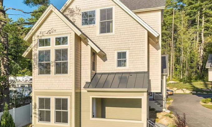Laconia House | Winnipesaukee Lakefront Getaway with Private Dock