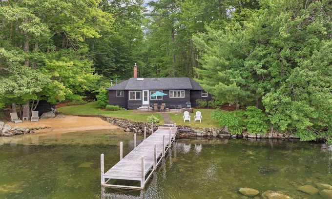 Meredith House | Winnipesaukee Log Home Sand Beach South Exposure Views Sleeps 8