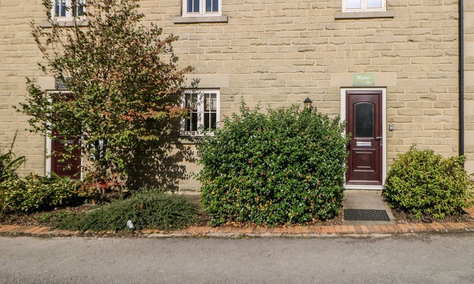 Beeley Apartment | WINSTER APARTMENT, family friendly, with a garden in Two Dales