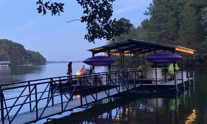 Hartwell House | Winter discounts - book now! Lake Front - stunning view from private dock!