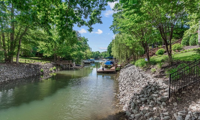 Mooresville House | Winter specials! Welcome to our LKN HOME! Sleeps 16! Boat Rental Available!