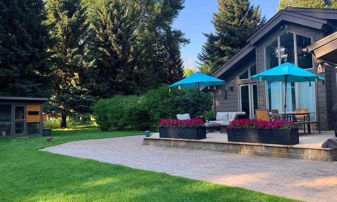Hailey House | Winter Wonderland! 10 minutes to lifts! Perfect for a family or friend getaway!