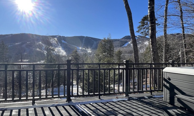 Sunday River Area Ski Chalet | Winterfell: Ski Chalet Retreat, 2 Min Walk to Slopes, Hot Tub/Sauna, Sleeps 18!