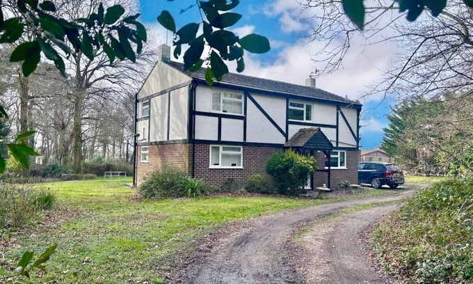 West Ashling House | Wintons Farmhouse nestled in the coutryside