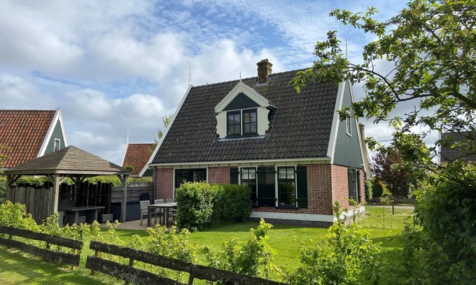 Hippolytushoef House | Wiringherlant by Interhome