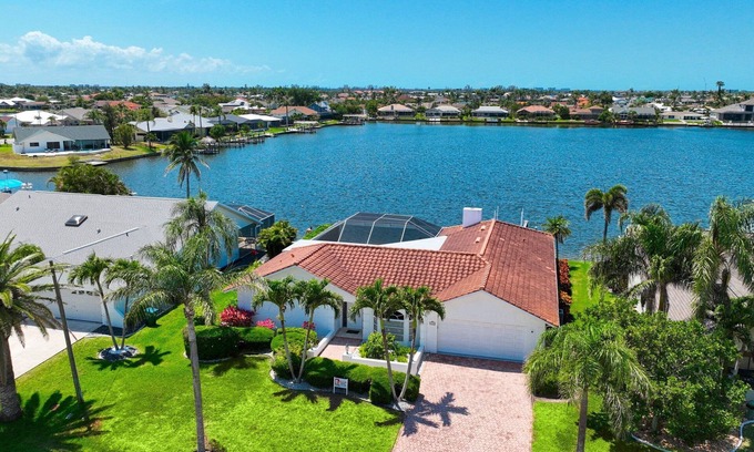 Eight Lakes House | Wischis Florida Home - Dolphin Bay