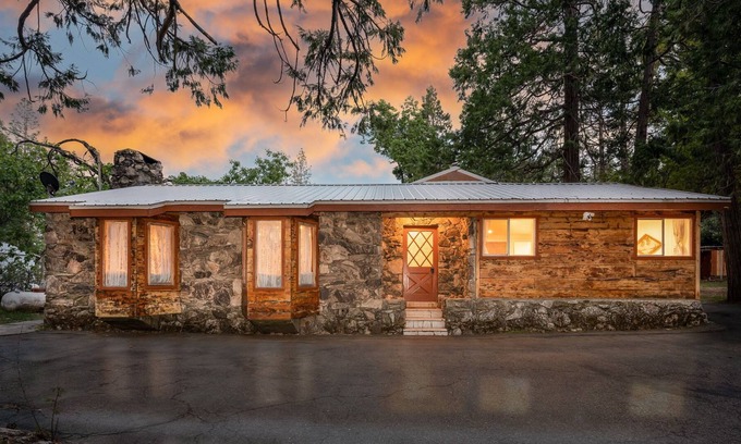 Wishon House | Wishon Retreat: Views BBQ HotTub BassLake Yosemite