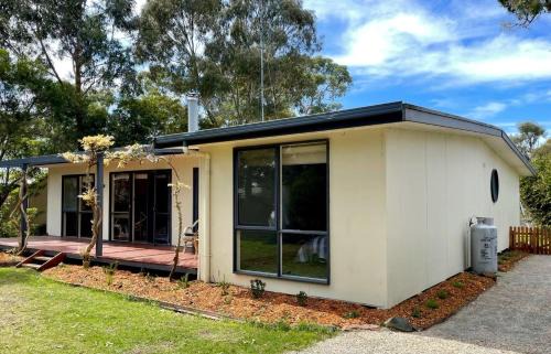 Inverloch House | Wisteria Cottage Pet Friendly