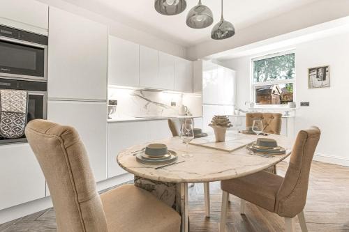 Runnymede House | Wisteria Way