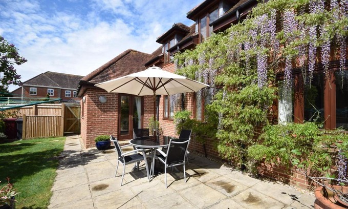 Tangmere House | Wisteria Way, Tangmere