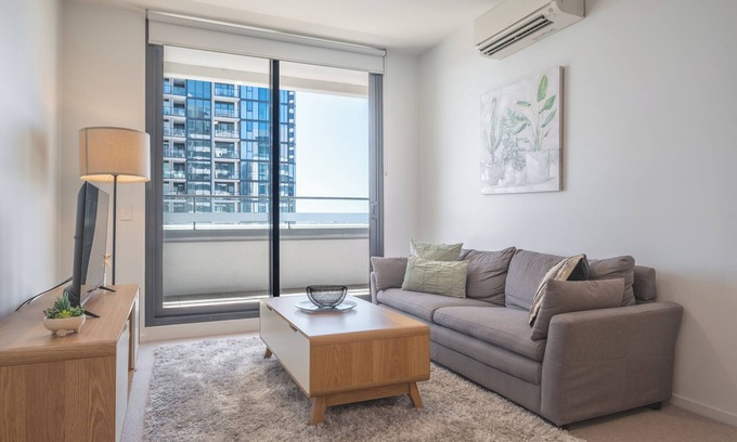 Footscray Apartment | With 2 bedrooms, 2 bathrooms, this apartment impresses with its breathtaking panoramic views
