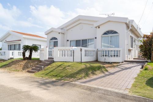 Taketomi-jima Taketomi-cho House | with-terrace (Umi)